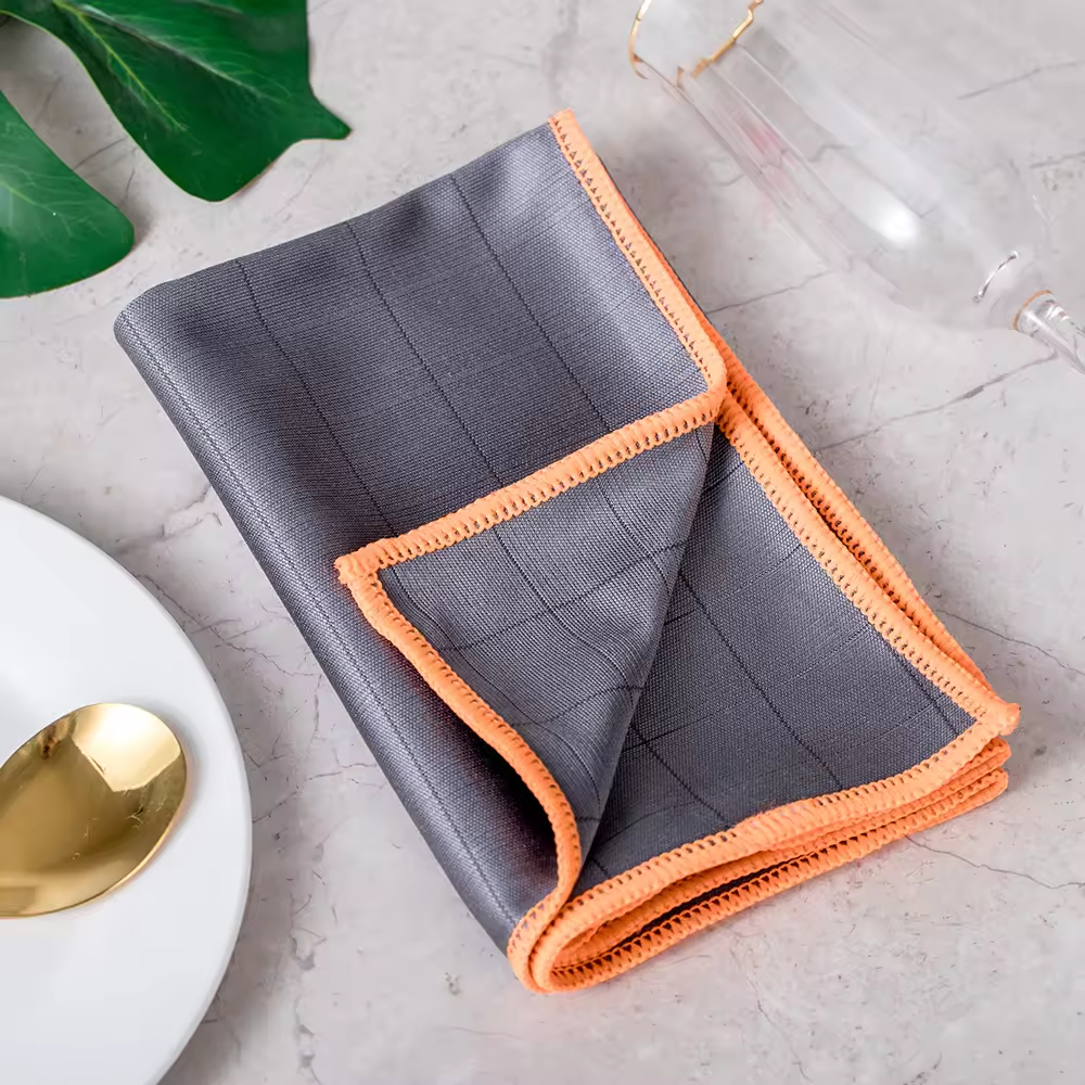 Chiffon de nettoyage en microfibre pour instruments de pr&eacute;cision