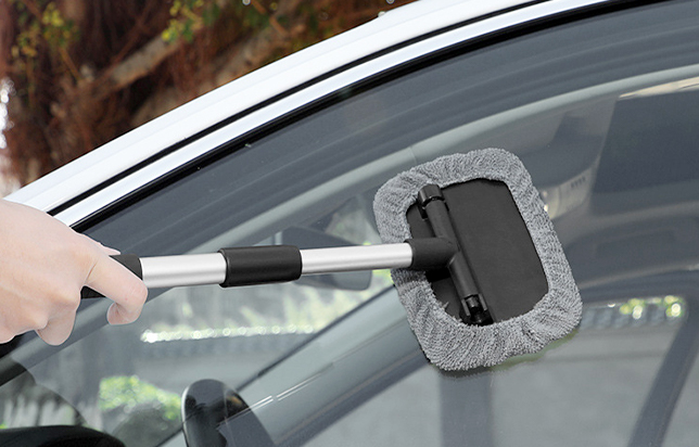 Efficient Streak-Free Glass Cleaning